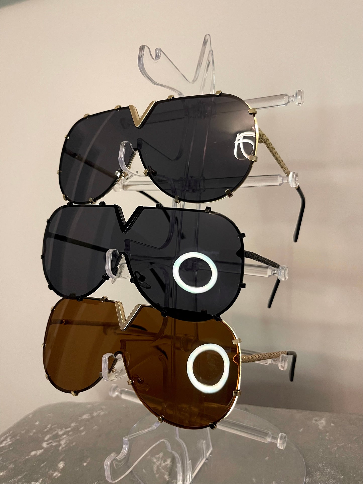 V SUNGLASSES