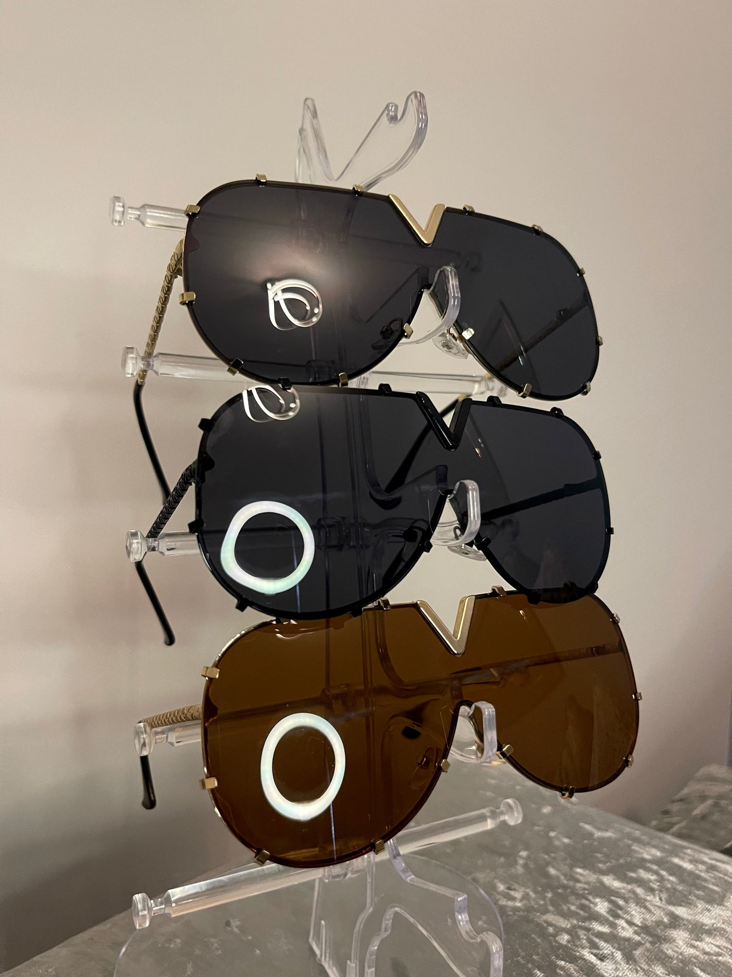 V SUNGLASSES